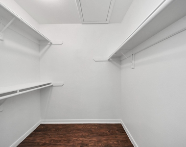 7821 Theissetta Drive - Photo Thumbnail 29