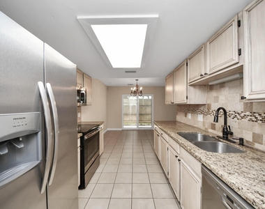 7821 Theissetta Drive - Photo Thumbnail 6