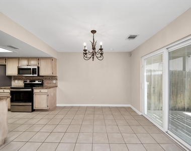 7821 Theissetta Drive - Photo Thumbnail 11