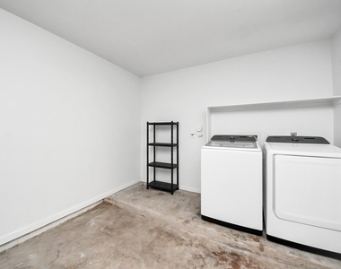 7821 Theissetta Drive - Photo Thumbnail 32