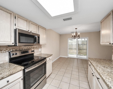 7821 Theissetta Drive - Photo Thumbnail 5