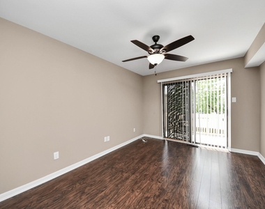 7821 Theissetta Drive - Photo Thumbnail 21