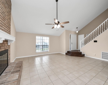 7821 Theissetta Drive - Photo Thumbnail 14