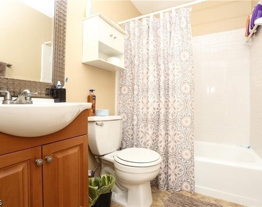 4901 Victoria Drive - Photo Thumbnail 10