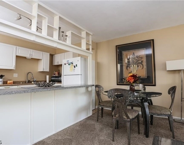 4901 Victoria Drive - Photo Thumbnail 7