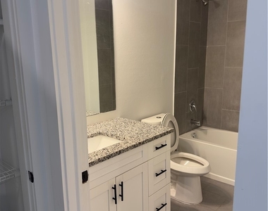 1530 Gilbert Ave S - Photo Thumbnail 6