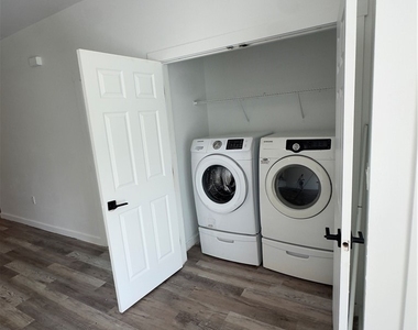 1530 Gilbert Ave S - Photo Thumbnail 10