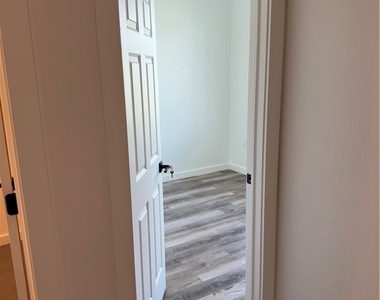 1530 Gilbert Ave S - Photo Thumbnail 1