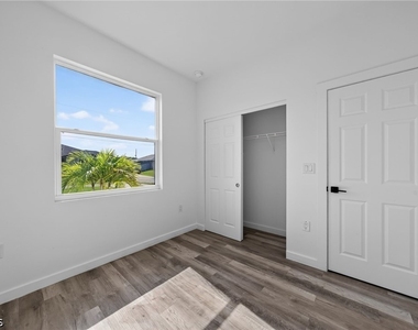 1530 Gilbert Ave S - Photo Thumbnail 12