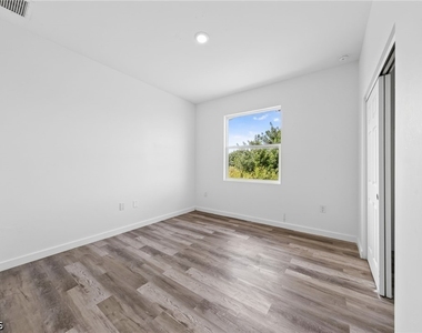 1530 Gilbert Ave S - Photo Thumbnail 14