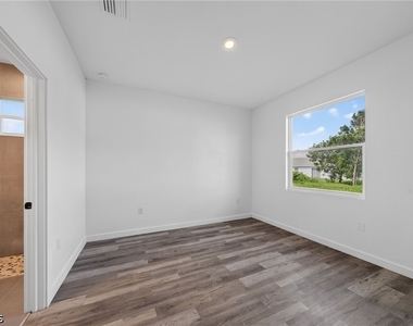 1530 Gilbert Ave S - Photo Thumbnail 17