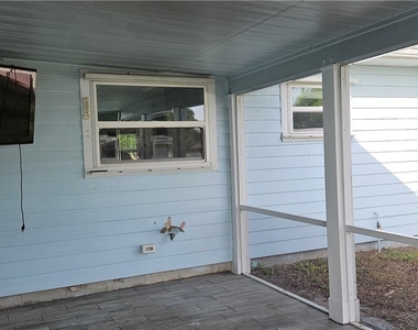 1626 Grace Avenue - Photo Thumbnail 17