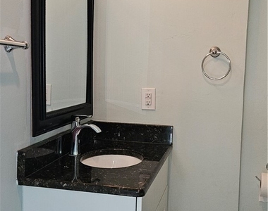1626 Grace Avenue - Photo Thumbnail 16