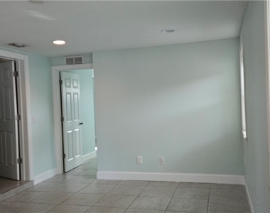 1626 Grace Avenue - Photo Thumbnail 10