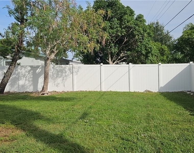 1626 Grace Avenue - Photo Thumbnail 2
