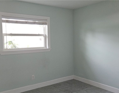 1626 Grace Avenue - Photo Thumbnail 18