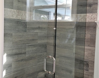 1626 Grace Avenue - Photo Thumbnail 19
