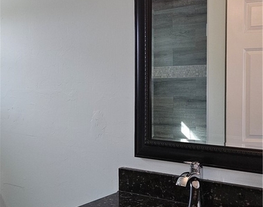 1626 Grace Avenue - Photo Thumbnail 20