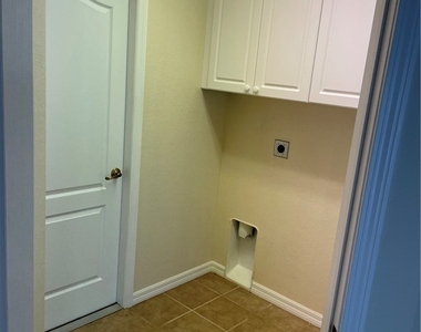 1512 Se 2nd Avenue - Photo Thumbnail 25
