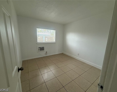 2452 Stella Street - Photo Thumbnail 1