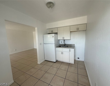 2452 Stella Street - Photo Thumbnail 7