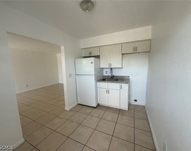 2452 Stella Street - Photo Thumbnail 6