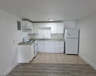 420 Fairfax Drive - Photo Thumbnail 4