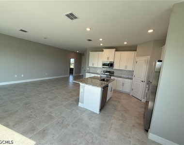 2819 71st Street W - Photo Thumbnail 5