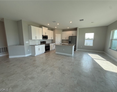 2819 71st Street W - Photo Thumbnail 3