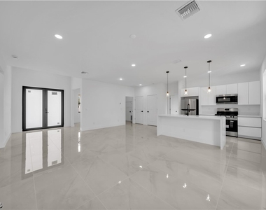 2509 50th Street W - Photo Thumbnail 10