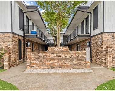 910 7th Avenue N - Photo Thumbnail 1