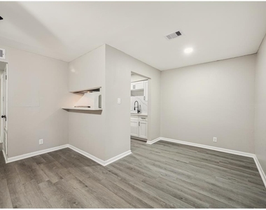910 7th Avenue N - Photo Thumbnail 6