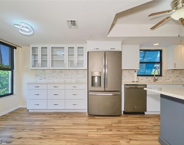 1914 Se 40th Terrace - Photo Thumbnail 7
