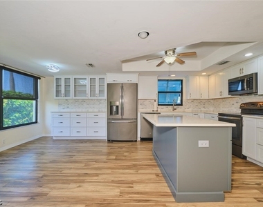 1914 Se 40th Terrace - Photo Thumbnail 11