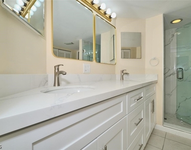 1914 Se 40th Terrace - Photo Thumbnail 23