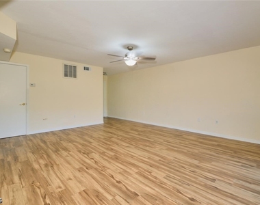 1914 Se 40th Terrace - Photo Thumbnail 4