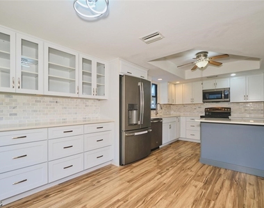 1914 Se 40th Terrace - Photo Thumbnail 12