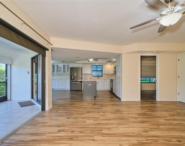 1914 Se 40th Terrace - Photo Thumbnail 6