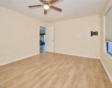 1914 Se 40th Terrace - Photo Thumbnail 20