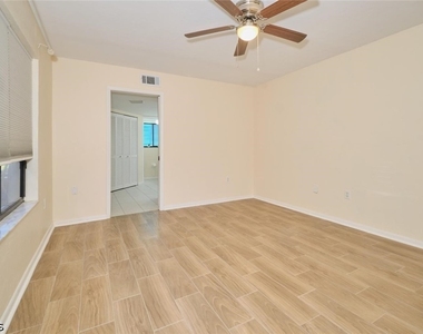 1914 Se 40th Terrace - Photo Thumbnail 19