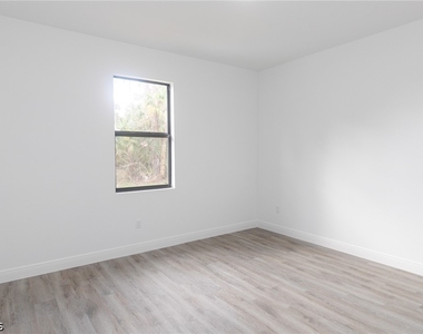 8009 Cod Court - Photo Thumbnail 14