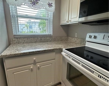 25050 Sandhill Boulevard - Photo Thumbnail 11