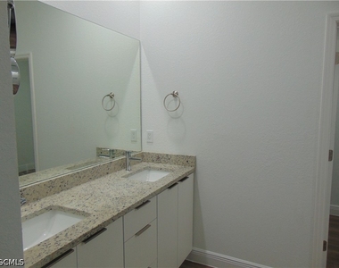 9020 E Castle Circle - Photo Thumbnail 19