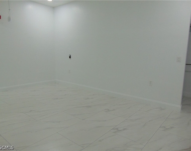9020 E Castle Circle - Photo Thumbnail 12
