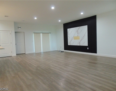 9020 E Castle Circle - Photo Thumbnail 9