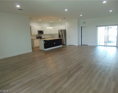 9020 E Castle Circle - Photo Thumbnail 4