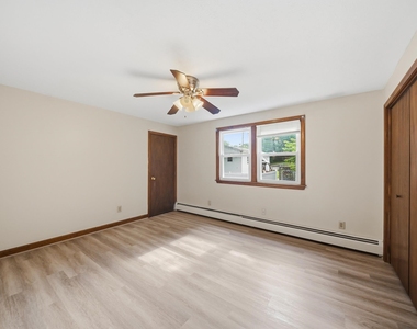 33 Elwood - Photo Thumbnail 15
