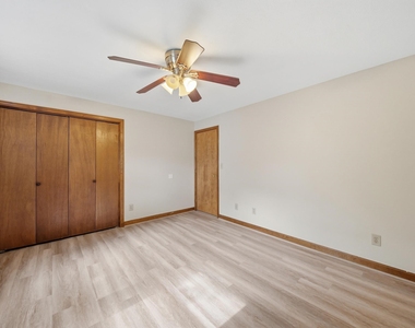 33 Elwood - Photo Thumbnail 16
