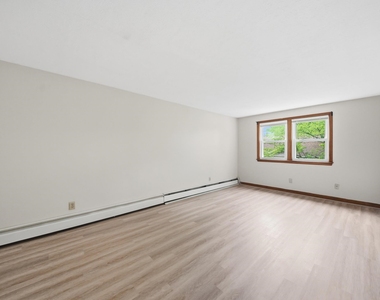 33 Elwood - Photo Thumbnail 17