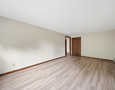 33 Elwood - Photo Thumbnail 18
